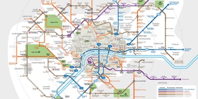 ロンドンのサイクルのスーパーハイウェイの建設現場での地図